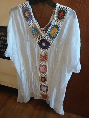 NWOT/ INDIA BOUTIQUE white crochet mini swim cover up